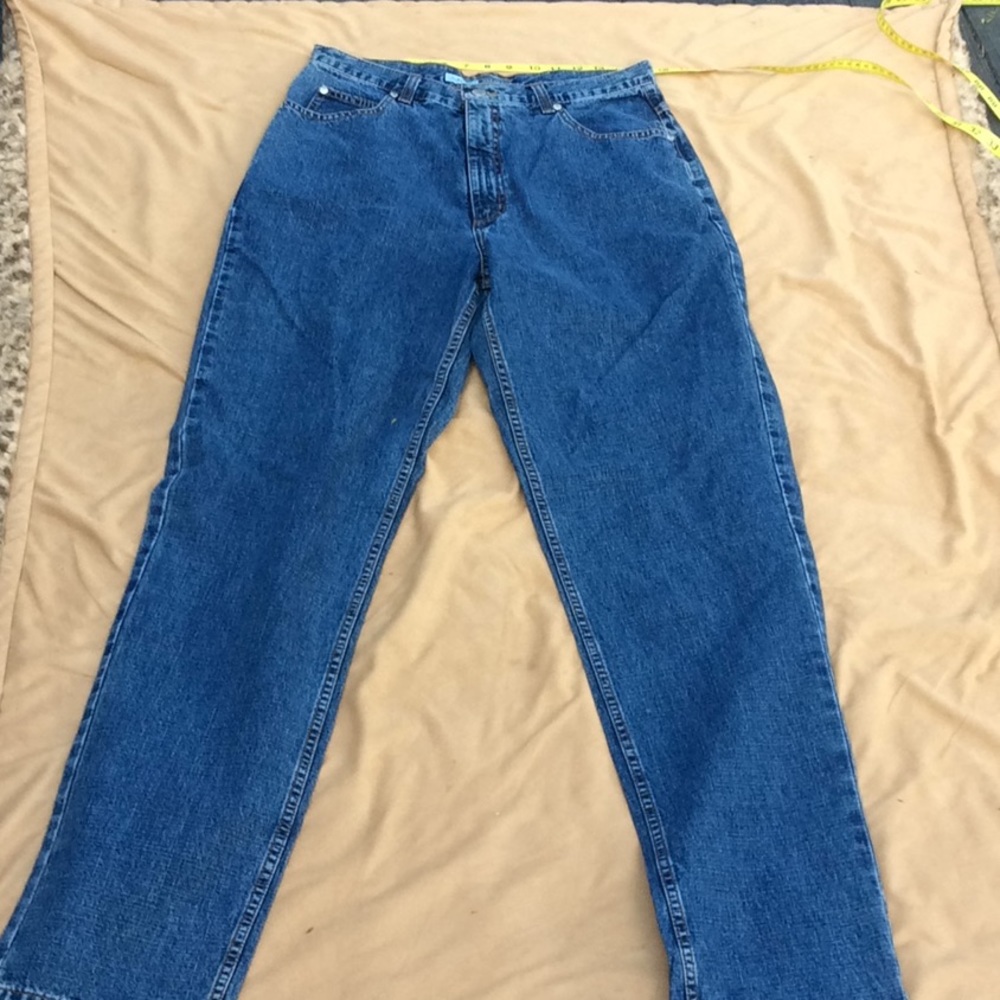 Straight Leg Women's Jeans in Classic Blue